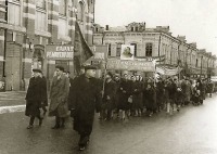 Саратов - Колонна ремонтно-подшипникового завода на демонстрации 7 ноября 1952 г.