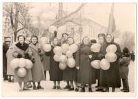 Саратов - Сотрудники краеведческого музея на демонстрации 7 ноября 1960 г.