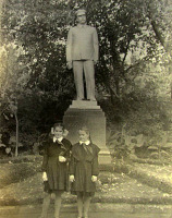 Саратов - Памятник Сталину И.В. в Приволжском сквере на набережной