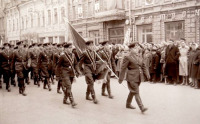 Саратов - Курсанты военного училища на параде