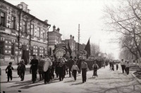 Саратов - Первомайская демонстрация на улице Сакко и Ванцетти
