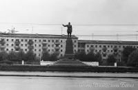 Саратов - Памятник Ф.Э.Дзержинскому на Привокзальной площади