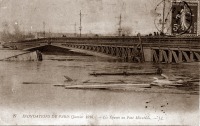 Париж - PARIS, INONDATIONS DE PARIS (janvier 1910)- Les Epaves au Pont Mirabeau Франция,  Иль-де-Франс,  Париж