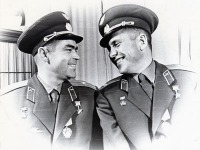 Байконур - Летчики - космонавты Николаев и Попович.