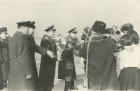 Байконур - Беляев П.И. и Леонов А.А. после возвращения из первого полета.
