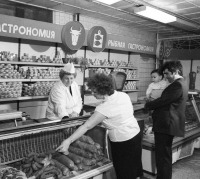 Старые магазины, рестораны и другие учреждения - В магазине советских времен