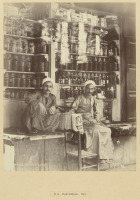 Старые магазины, рестораны и другие учреждения - Парфюмерный магазин на Арабском базаре в Каире