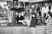 Старые магазины, рестораны и другие учреждения - Магазин сельпо
