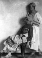 Ретро мода - Лиля Брик и Эльза Триоле в платьях работы Н.Ламановой, 1923 год