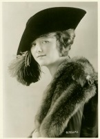 Ретро мода - Костюм 1920-1929. Меховой палантин и шляпа