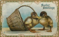Ретро открытки - Счастливой Пасхи. Два пасхальных утёнка и плетёная корзина