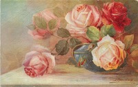Ретро открытки - Белые и красные розы в низкой голубой вазе