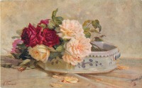 Ретро открытки - Н. Беро. Красные и белые розы в китайской вазе