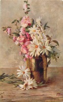 Ретро открытки - Н. Беро. Ветки цветущей вишни и белые ромашки в золотистой вазе