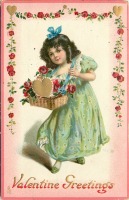 Ретро открытки - Девочка в зелёном платье с корзиной красных роз
