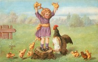 Ретро открытки - Девочка с  двумя цыплятами в руках