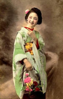 Ретро открытки - Молода японка з вазою квітів.