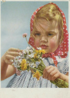 Ретро открытки - Девочка в красной косынке с букетом. Луговые цветы