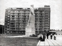  - Даугавпилс.   Памятник В.И. Ленину и гостиница 
