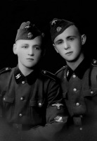 Латвия - Портрет двух призывников из латышского легиона Латвии .