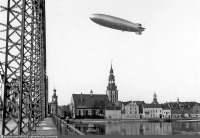 Литва - Вид с моста Королевы Луизы на дирижабль LZ-129 «Hindenburg»