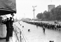Рига - Трудящиеся г. Риги приветствуют советские корабли