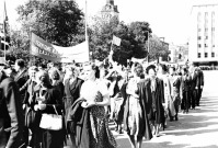  - Колонна демонстрантов на улице г. Таллина во время демонстрации, посвященной принятию Эстонии в состав СССР