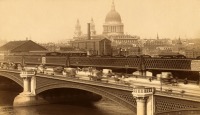 Лондон - Blackfriars Bridge over the river Thames, and St. Paul's Cathedral. Великобритания , Англия , Большой Лондон