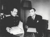Нюрнберг - Главный представитель советской стороны со стороны обвинения Р.А. Руденко (слева)