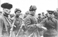 Солдаты и офицеры Советской армии - Советские разведчики докладывают о выполненом задании