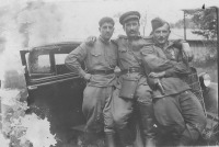 Солдаты и офицеры Советской армии - Советские офицеры во время отдыха на озере после Победы
