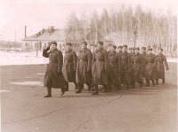 Солдаты и офицеры Советской армии - Взвод на плацу