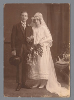 Ретро свадьба - Жених и невеста в свадебном платье