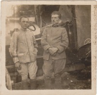 Италия - Капрал Джино Бальди и неизвестный возле армейского автомобиля, 1914-1918
