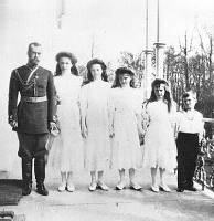 Ретро знаменитости - Император Николай II и его семья .