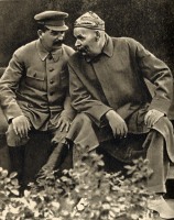 Ретро знаменитости - И. В. Сталин с А. М. Горьким.