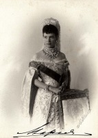 Ретро знаменитости - Императрица Мария Фёдоровна в русском платье с диадемой и колье из 51 бриллианта.