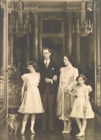 Ретро знаменитости - Королевская семья в Букингемском дворце.20 декабря 1938.