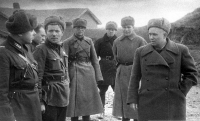 Ретро знаменитости - Н.С.Хрущёв на фронте с группой военных