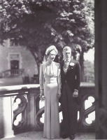 Ретро знаменитости - Герцог Виндзорский, бывший король Великобритании Эдуард  VIII и Уоллис Симпсон в день бракосочетания 3 июня 1937.