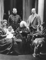 Ретро знаменитости - Император Николай II с семьёй в гостях у королевы Виктории.1896.
