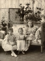 Ретро знаменитости - Великие княжны Татьяна,Мария и Ольга . 1900 год.