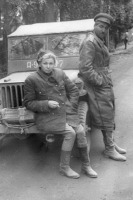 Ретро знаменитости - Актриса В.В. Серова и военный корреспондент К.М. Симонов на Ленинградском фронте