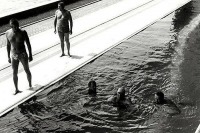 Ретро знаменитости - Леонид Брежнев в бассейне