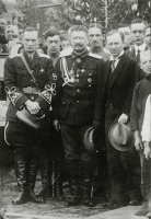  - Колчак (первый слева)  в должности начальника охранной стражи КВЖД