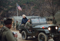 Ретро знаменитости - Мэрилин Монро во время посещения американских войск в Южной Корее
