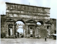 Рим - Porta Maggiore (итал. Большие ворота) — ворота в Риме. Италия , Лацио , Провинция Рим , Рим