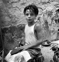 Неаполь - Италия, Неаполь, 1948 год - Мальчик, занимающийся уличным сапожным ремеслом