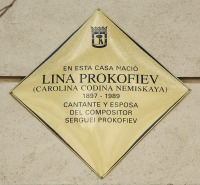 Мадрид - Мемориальная доска на доме Лины Прокофьевой в Мадриде