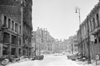 Варшава - Вид разрушенных зданий на улице Медовой в Варшаве